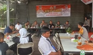 Kapolres Labusel Gelar Jumat Curhat dan Bagikan Sembako kepada Warga Kurang Mampu di Torgamba IMG 20241011 WA0042