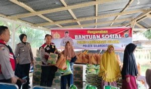 Kapolres Labuhanbatu Selatan Salurkan 80 Paket Bansos Pada Warga Kurang Mampu di Kecamatan Silangkitang IMG 20241024 WA0068
