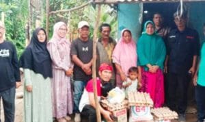 Mengaku Tak Pernah Diperhatikan Oleh Pemerintah Labusel, Sejumlah Jurnalis Berikan Sembako ke Warga Gambar WhatsApp 2024 11 30 pukul 17.44.55 c2142ea1