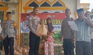 Kapolres Labuhanbatu Selatan Gelar Jumat Berkah Di Masjid Al Fattawa dan Salurkan Bansos Untuk Masyarakat IMG 20241108 WA0095