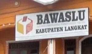 Bawaslu Langkat Plenokan Dugaan Pertemuan ASN Dukung Paslon 01 IMG 20241115 WA0082