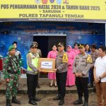Kapolres Tapteng Kunjungi Pos Pam Nataru, Bagikan Bingkisan Natal Kepada Anggota