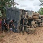 Warga Desa Jawi Jawi Keluhkan Jalan Rusak Parah, Bertahun Tahun Tidak Diperbaiki
