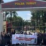 Satu Tahun Kasus Dugaan Korupsi PPPK Langkat Tahun 2023 Belum Memberikan Keadilan, Guru Honorer Berdoa di Polda dan Kejati Sumut