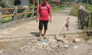 Jembatan Penghubung Desa Huta Gurgur Rusak Parah Diterjang Banjir, Warga Terisolasi
