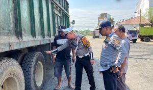 Satlantas Polres Labusel Gelar Ramp Check dalam Operasi Keselamatan Toba 2025 IMG 20250218 174557