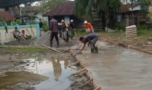 Diduga Proyek Siluman, Pembangunan Jalan Cor Rabat Beton Kelurahan Pekan Tanjung Pura Dikerjakan Asal-Asalan IMG 20250416 114416