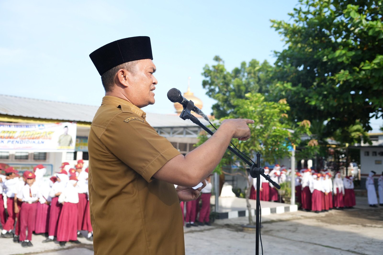 Jadi Pembina Upacara Di SDN 10 Ransel Plt Kadisdik Sampaikan Pesan Penting Bupati 1 IMG 20250526 WA0044 scaled
