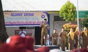 Jadi Pembina Upacara Di SDN 10 Ransel Plt Kadisdik Sampaikan Pesan Penting Bupati IMG 20250526 WA0050