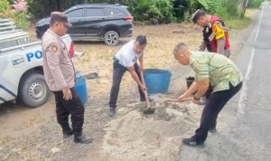 Respon Cepat, Polres Labusel Tambal Jalan Berlubang di Langga Payung Demi Keselamatan Warga IMG 20250530 WA0015