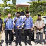 Perkuat Pertanian Daerah, Bupati Labusel Serahkan Bantuan Traktor ke Kelompok Tani