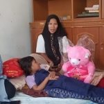 Untuk Penambah Semangat, LPAI Labuhanbatu Berikan Hadiah Boneka Ke Adik Arsila 
