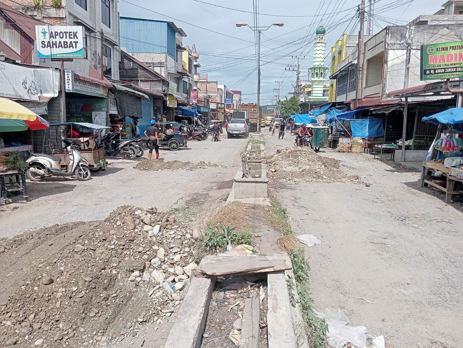 Setelah Dimohonkan Lurah, Kerusakan Jalan Di Pekan Sigambal Akhirnya Diperbaiki PT.LTS 3 Kerusakan Jalan