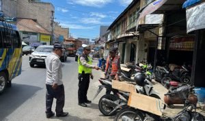 Satlantas Polres Labuhanbatu Selatan beserta Dishub Labusel Tertibkan Parkir di Pusat Pertokoan Kotapinang Dalam Rangka Ops Patuh Toba 2025 Polres Labuhanbatu selatan