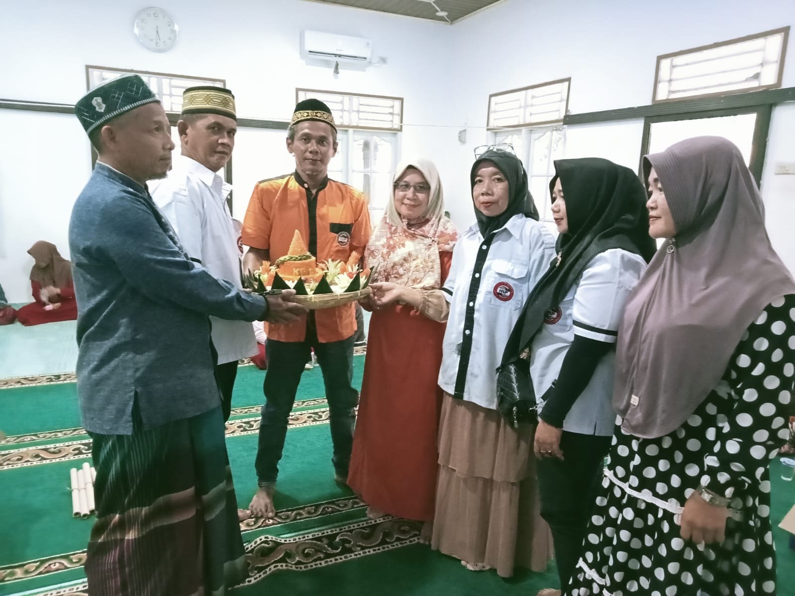 HSP Rayakan Ulang Tahun ke-6 dengan Semangat Berbagi: 40 Karung Beras Dibagikan kepada Warga 1 HSP