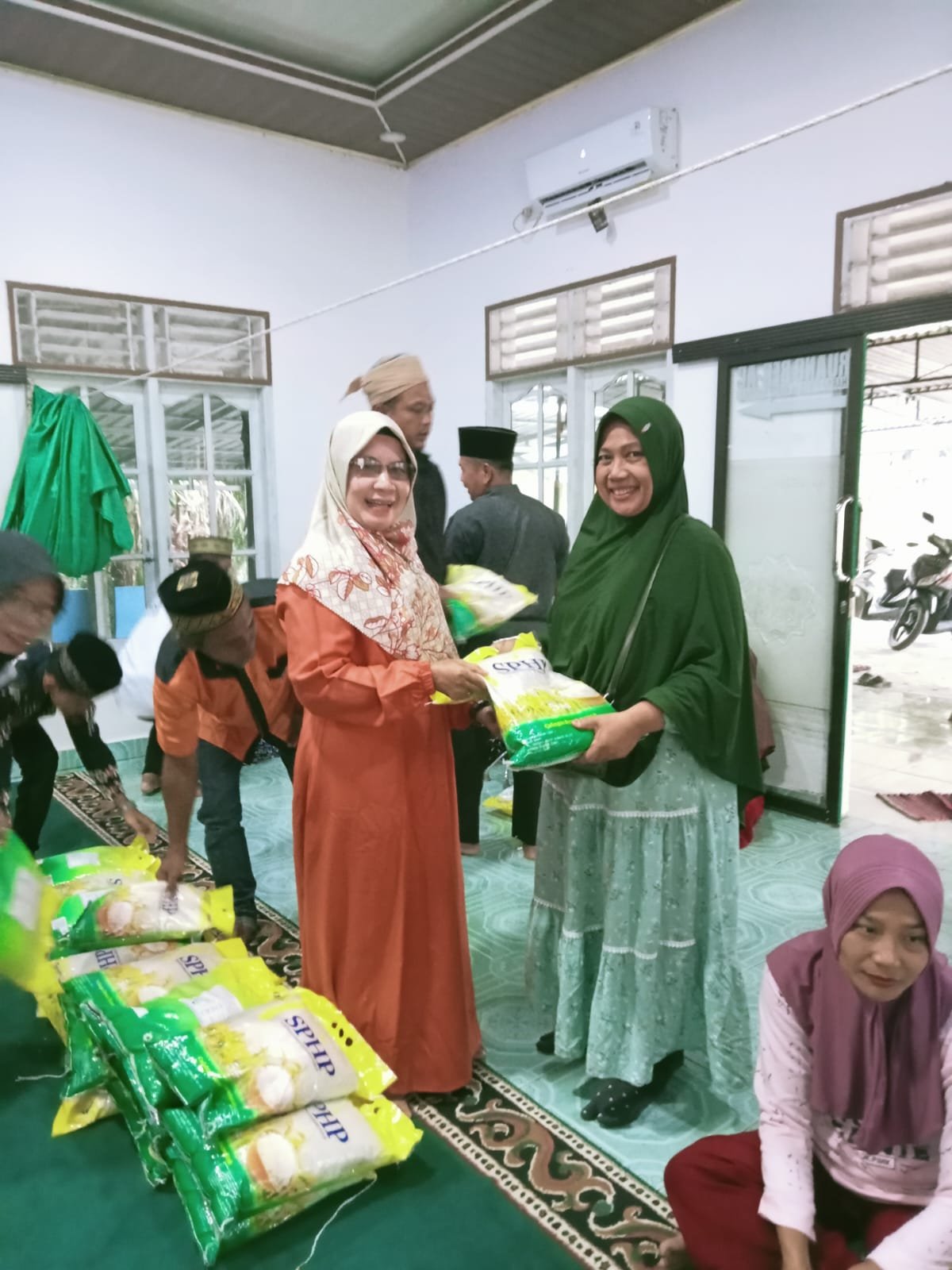 HSP Rayakan Ulang Tahun ke-6 dengan Semangat Berbagi: 40 Karung Beras Dibagikan kepada Warga 2 HSP