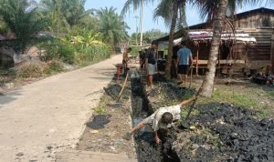 Kembali Gotong Royong Bersama Warga, Kepling Kampung Sawah III Terus Galakkan Peduli Kebersihan Lingkungan IMG 20250727 WA0015
