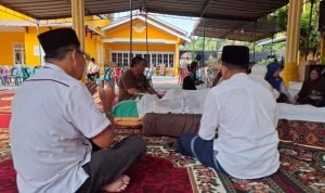 H Edimin Melayat ke Rumah Duka Almarhum Freddy Simangunsong WhatsApp Image 2025 07 26 at 13.22.02