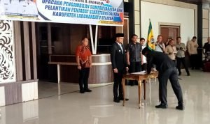 Bupati Labusel Resmi Lantik Reza Pahlevi Nasution sebagai Pj Sekda Labuhanbatu Selatan IMG 20250801 WA0008