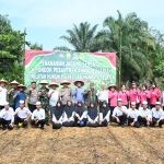 Polres Labusel dan Forkopimda Tanam Jagung Serentak di Ponpes Ahmadul Jariah