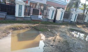 Butuh Perhatian Khusus Didepan Lapangan SBBK Kebangaan Masyarakat Labuhanbatu Selatan