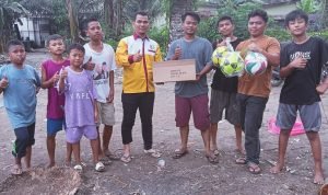 BP Ikanas Labuhanbatu Ajak Generasi Muda Kampung Sawah III Jauhi Narkoba Lewat Bantuan Bola Kaki dan Bola Voli Ikanas