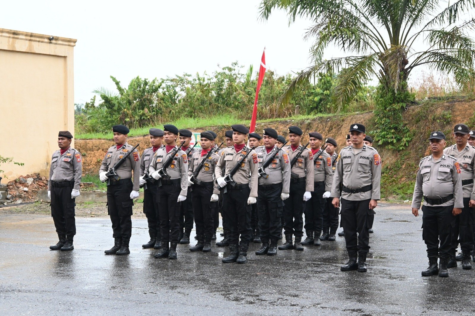 Polres Labuhanbatu Selatan Gelar Upacara Hari Juang Polri 2025 dan Berikan Reward kepada Personel Berprestasi 1 Polres Labuhanbatu Selatan