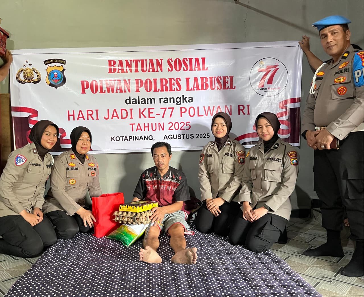 Polwan Polres Labusel Gelar Baksos Sambut Hari Jadi ke-77, Kapolres: Wujud Kepedulian Polwan Polri untuk Masyarakat 1 Polwan