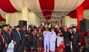 DR Sujian Acan Hadiri HUT ke-80 RI, Ajak Warga Labuhanbatu Tidak Lupakan Jasa Pahlawan WhatsApp Image 2025 08 17 at 15.01.06