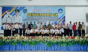 Bupati Labuhanbatu Serahkan 407 SK PPPK Tahun Formasi 2025 FB IMG 1758901765213