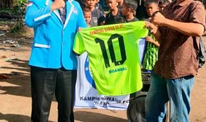 LPAI Labuhanbatu Salurkan Bantuan Kostum Dan Sepatu Sepakbola Muda Mudi Kampung Sawah III Sigambal IMG 20250905 WA0004