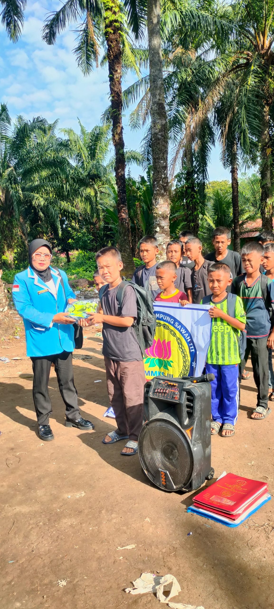 LPAI Labuhanbatu Salurkan Bantuan Kostum Dan Sepatu Sepakbola Muda Mudi Kampung Sawah III Sigambal 1 LPAI Labuhanbatu