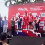 Bupati Toba Serahkan Piala Juara kedua Alec Weckström di F1 Poweboat, Toba Sukses Gelar Event Internasional