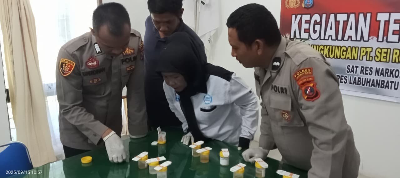 Sat Narkoba Polres Labuhanbatu Selatan Bersama GRANAT dan LAN Gelar Tes Urine Karyawan PT Rumbiya Estate 1 Polres Labuhanbatu Selatan