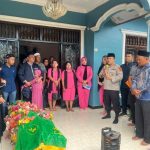 Kapolres Labuhanbatu Selatan Takziah ke Rumah Duka Istri Kapolsub Sektor Teluk Panji