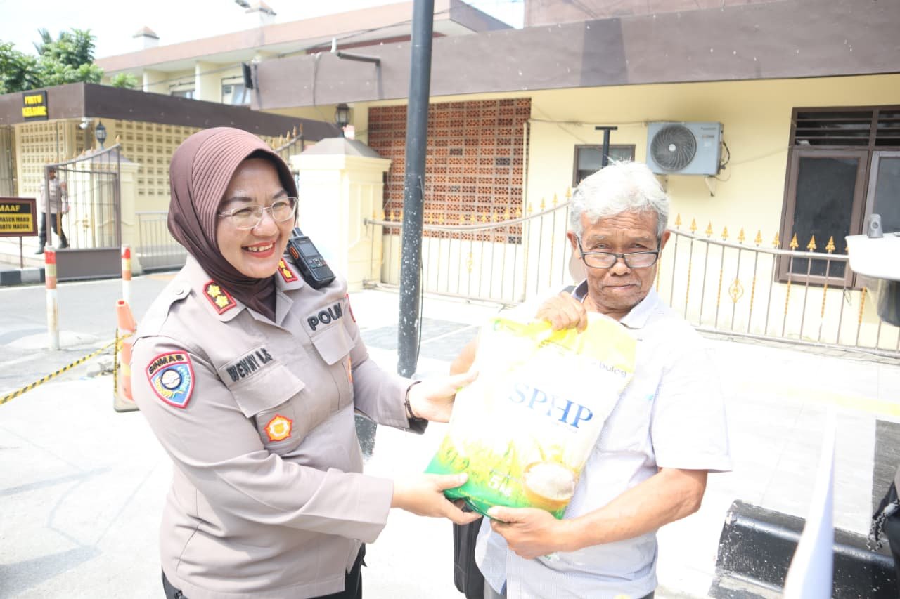 Polrestabes Medan Gelar Gerakan Pangan Murah: Warga Rasakan Dampak Nyata Program Asta Cita Presiden 2 Polrestabes Medan