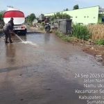 PT Tirta Sogarindo Gemilang Lakukan Penyiraman Jalan Sebagai Wujud Kepedulian Terhadap Masyarakat