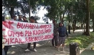 Massa AMP2L Lakukan Aksi di Gedung Bupati Tuntut Copot Plt Kadisdik Langkat Diduga Lakukan Pungli Aksi