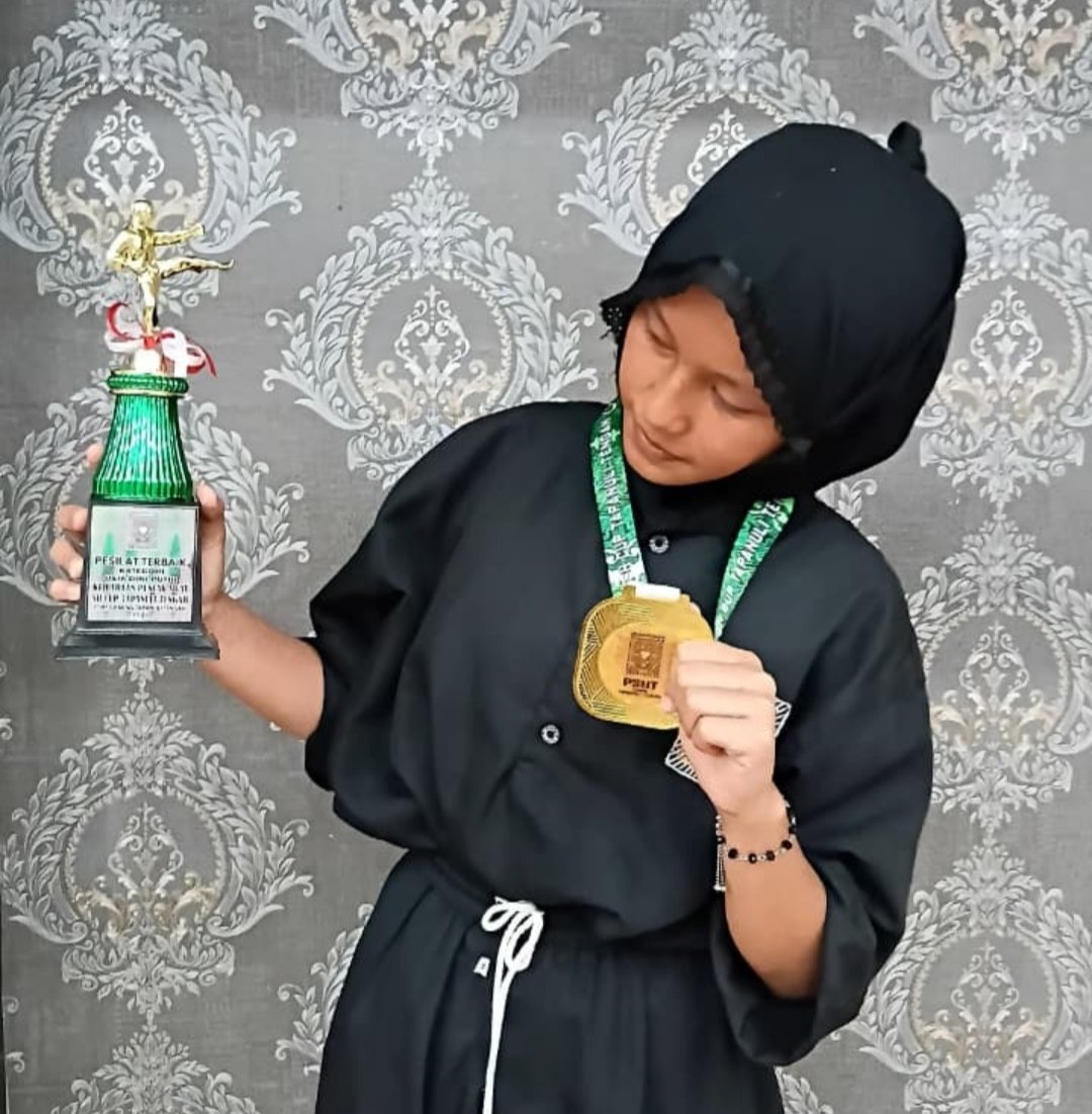 Atlit PSHT SMPN 1 Kuala Mendapat Juara Medali Emas Atlit Putri Terbaik Piala Bupati SH CUP 1 Tapanuli Tengah 2025 1 PSHT