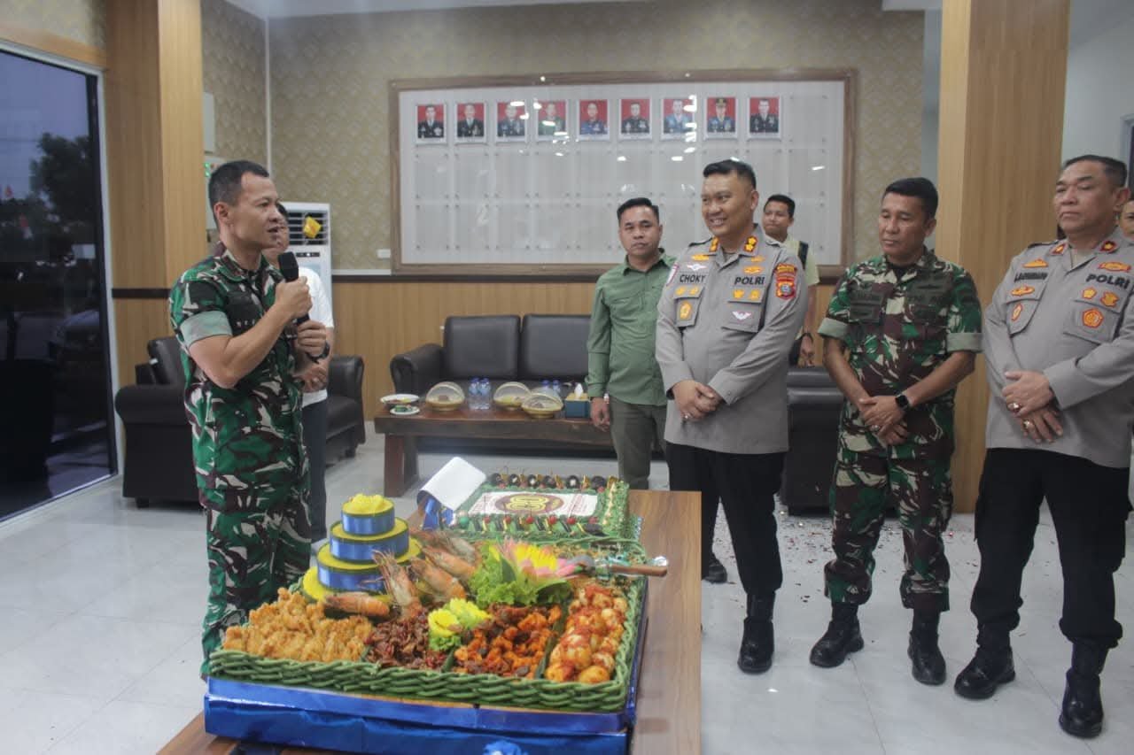 Dandim 0209/Labuhanbatu Terima Kejutan dari Kapolres di Hari Ulang Tahun TNI ke-80 1 Dandim