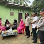 Ibu Bhayangkari dan Wakil Bupati Labusel Beri Bantuan Gizi untuk Anak Stunting