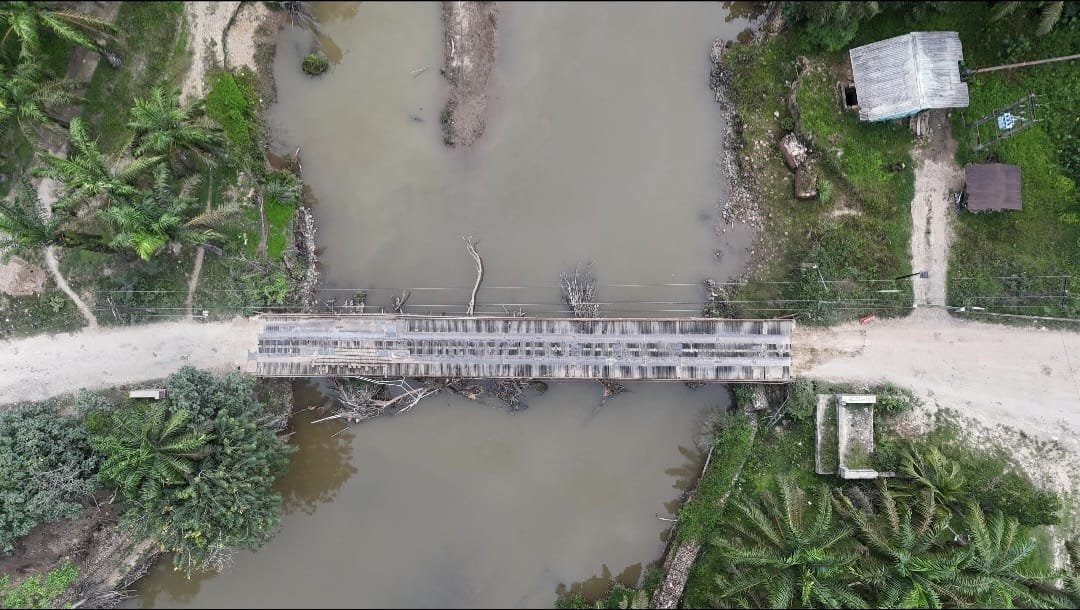 PalmCo Perbaiki Jembatan Sungai Sosa, Penghubung Vital 13 Desa di Padang Lawas 1 Jembatan