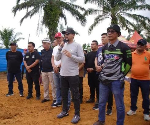 Aksi Seru di Sirkuit JNE: Super Grasstrack Piala Bupati Labusel 2025 Resmi Dimulai 1 Bupati