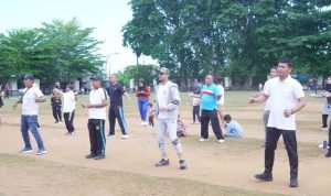 Bupati Fery Sahputra dan Ketua Posyandu Labusel Ajak Masyarakat Hidup Sehat Lewat Senam Bersama di SBBK Kotapinang IMG 20251005 WA0011