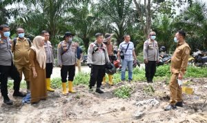 Kapolres Labusel Tinjau Penanaman Jagung Serentak Kuartal IV di Kampung Rakyat: Dorong Swasembada Pangan dan Kemandirian Petani IMG 20251007 WA0029 1