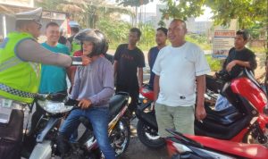 Ajak Masyarakat Tertib Berlalu Lintas di Jalinsum Kotapinang, Satlantas Polres Labusel Gelar “Polantas Menyapa”