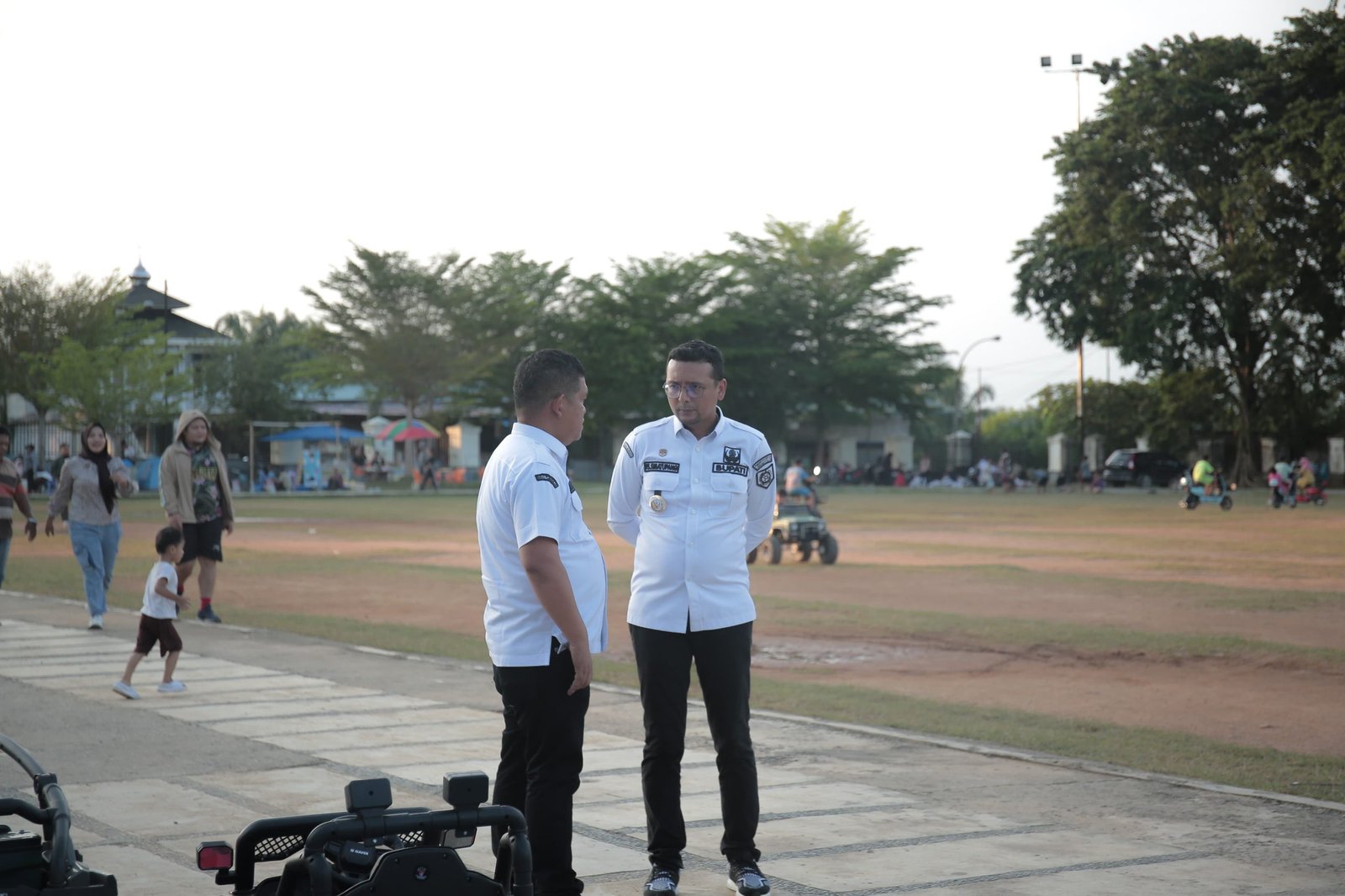 Bupati Labuhanbatu Selatan Tinjau Aktivitas Masyarakat di Lapangan SBBK 1 Bupati Labuhanbatu Selatan
