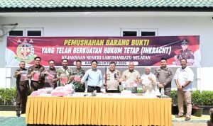 Kapolres Labuhanbatu Selatan Hadiri Pemusnahan Barang Bukti di Kejaksaan Negeri Labuhanbatu Selatan IMG 20251017 WA0018