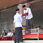 Peringati Hari Santri Nasional 2025,Bupati Labusel Pemimpin Upacara Ajak Santri Tangguh dan Melek Teknologi