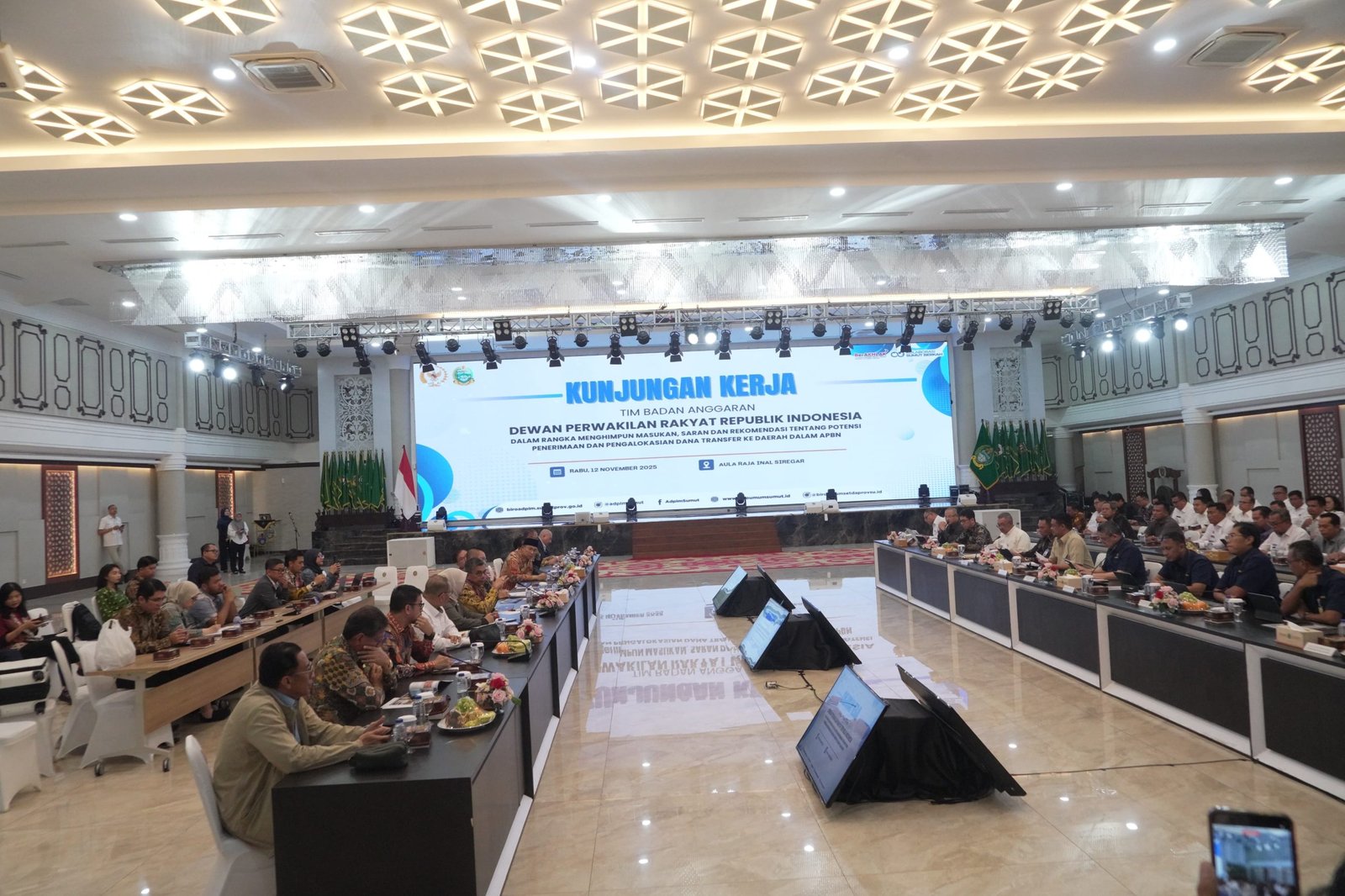 Hadiri Kunker Banggar DPR RI di Medan, Bupati Labusel: Dorong Kebijakan Transfer Daerah yang Lebih Berkeadilan 1 Bupati